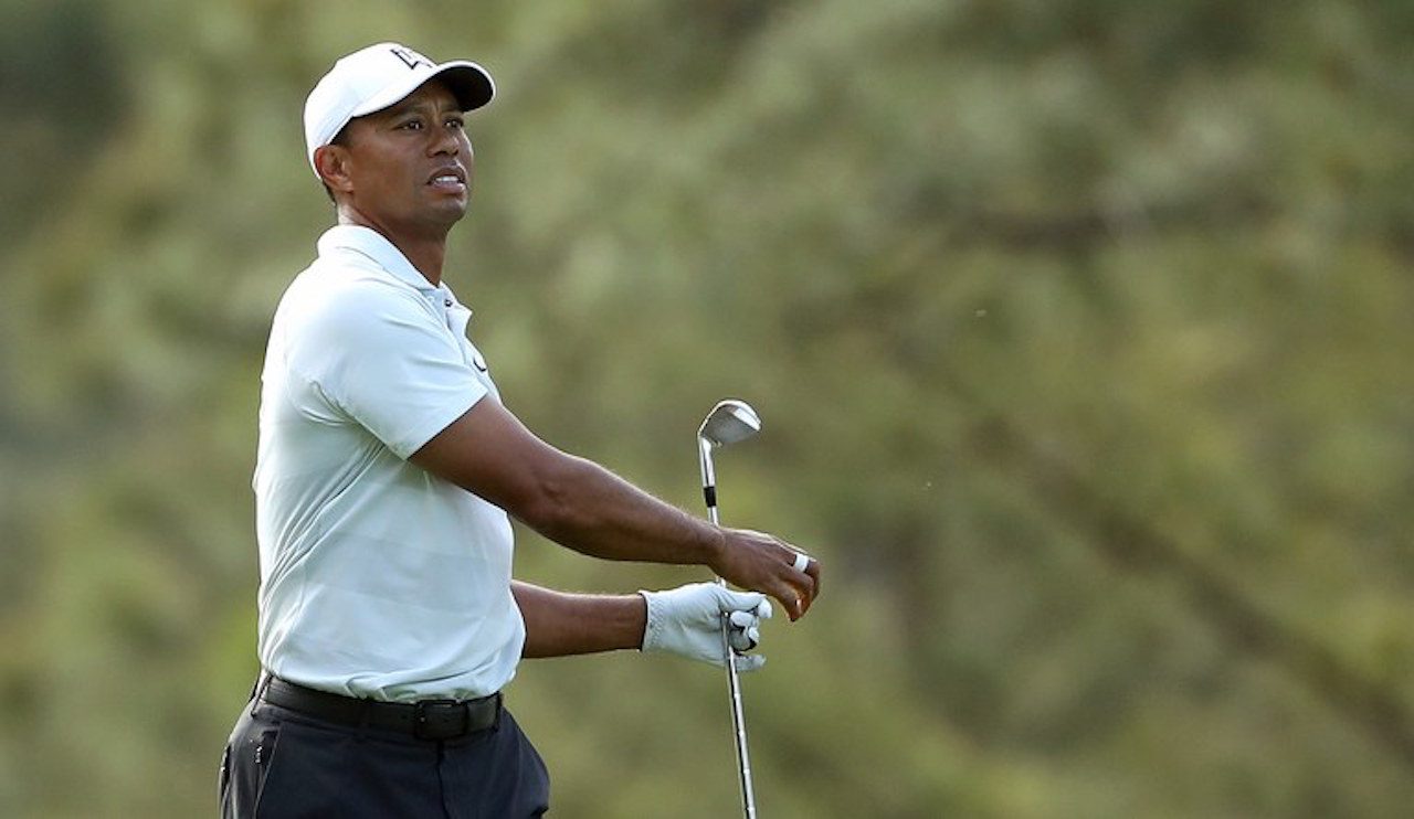 Tiger Woods Survives Putting Woes, Makes 36-Hole Cut