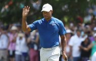 Tiger Woods Bitten By Two Costly Three-Putts