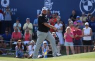Shane Lowry (63) Puts One Hand On The Claret Jug